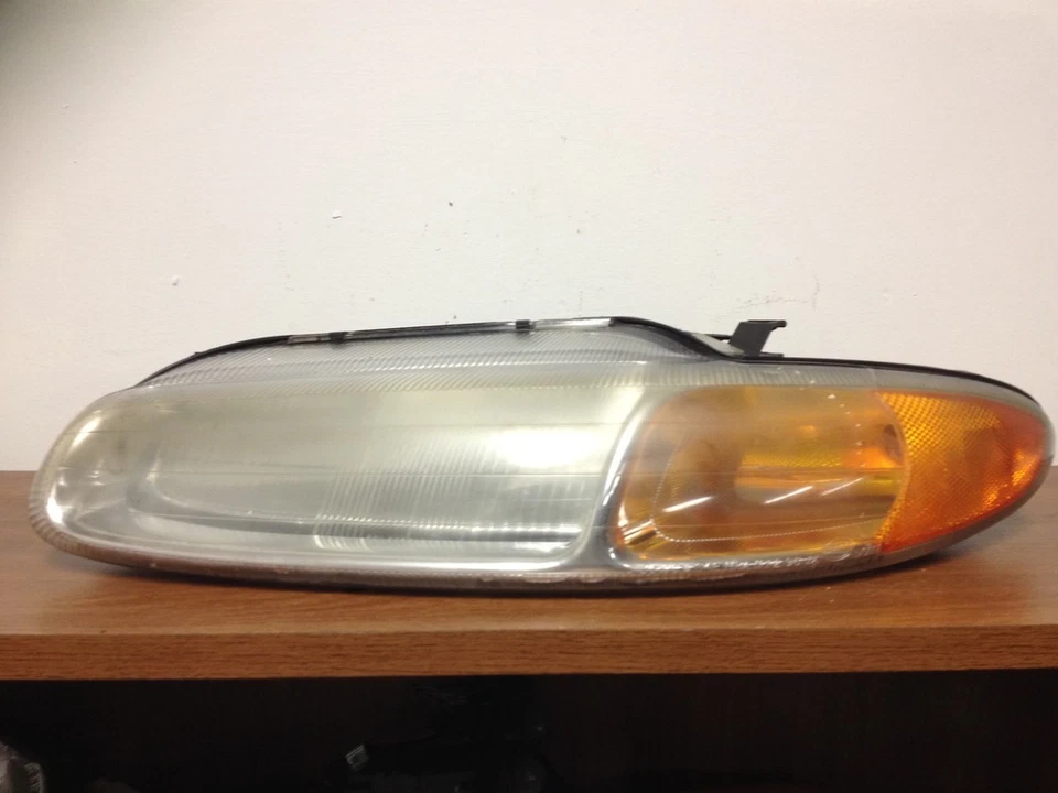 1997 克莱斯勒 SEBRING 左/驱动器头灯 2DR CONVT 原始设备制造商 — 第 1/1 张图片