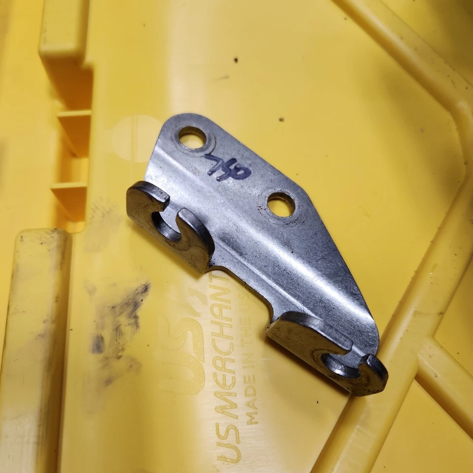 Kawasaki Jet Ski 750 Sts Xir Stx Xi Cylinder Throttle Choke Cable Holder Mount - Image 1 of 1