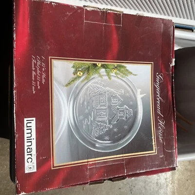 Plato redondo de vidrio transparente para servir - Luminarc - Diseño elevado de casa de pan de jengibre Foto 1 de 2