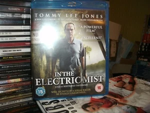 In The Electric Mist (Blu-ray, 2010) TOMMY LEE JONES - Picture 1 of 2