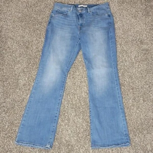 Levi's Women's Size 12M W31 X L32 Classic Bootcut Jeans  39252-0003 Light Wash - Picture 1 of 9