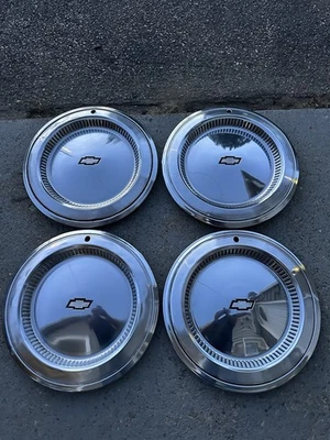 "4 tapacubos metálicos Chevy 15"" cubiertas de rueda Impala Caprice Chevelle 1975" Foto 1 de 4