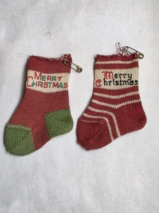 Calcetines de punto FELIZ NAVIDAD para muñeca vintage - Imagen 1 de 5