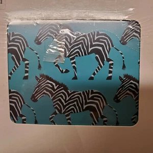 Estuche Rígido Para Macbook Pro 13" Azul con Estuche Rígido Cebras y Cubierta de Teclado - Imagen 1 de 4