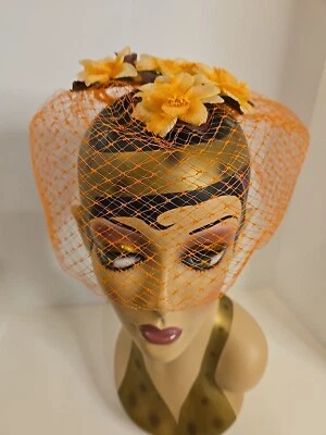 Cubierta de boufant de pelo con flores cinta naranja velo caprichoso sin marca vintage de los años 50 Foto 1 de 4