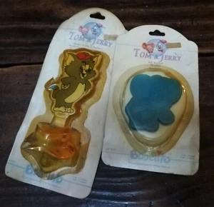 RARO SOPORTE TOM & JERRY DE COLECCIÓN CON CHUPETE Y CORREA SUAVE ARGENTINA CON LICENCIA - Imagen 1 de 3