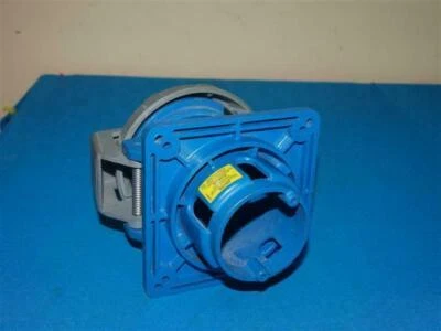 Hubbell 560R9W Receptacle - Image 1 of 4
