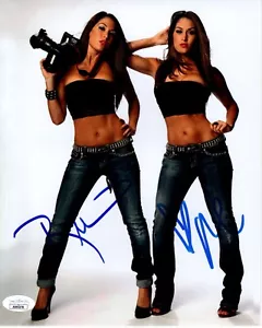The Bella Twins firmato 8x10 WWE Wrestling Wrestler fotografia JSA - Brie & Nikki - Foto 1 di 1