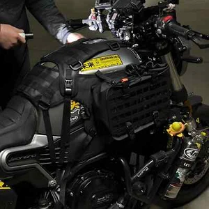 Borsa Serbatoio Carburante Moto Base Gilet Set Accessori Molle Portatile Universale - Foto 1 di 24