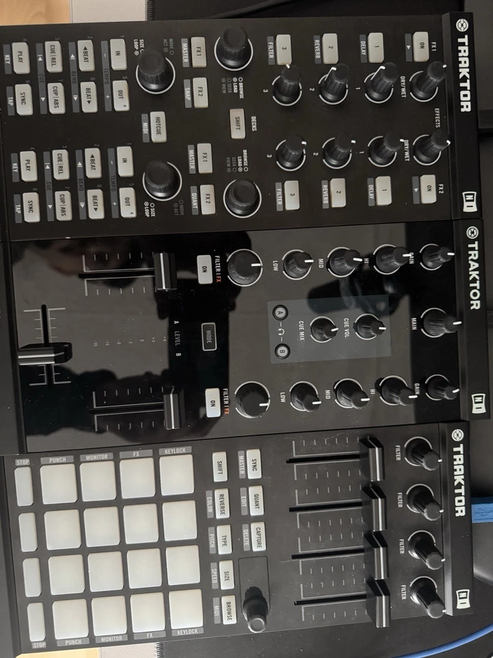 Native Instrumemts Traktor Kontrol X1+Z1+F1 Traktoren tadeloser zustand - Bild 1 von 1