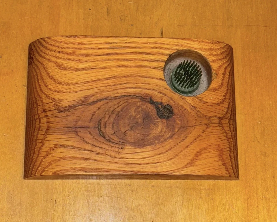 Pieza de madera con rana flor anidada Foto 1 de 1