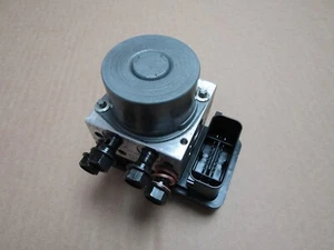 Royal Enfield Interceptor 650 2019 2,752 miles ABS pump control unit (9984) - Picture 1 of 9