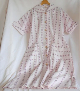 Ladies Vintage Paper Dress circa 1940s with celluloid buttons size Medium - Picture 1 of 2