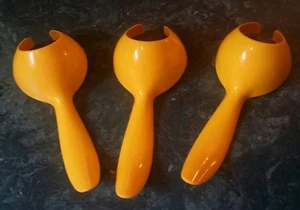 Tupperware Gadget Egg Lifters Scoops  Set of 3 Orange Brand New - Picture 1 of 2