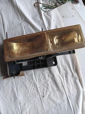 Conjunto de faros derecho GMC YUKON 92 93 94 95 96 97 98 99 Foto 1 de 3