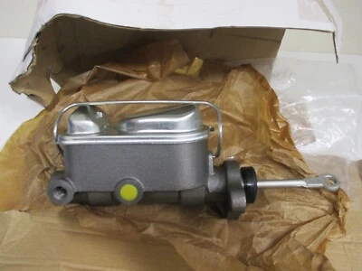 Brand New Crown J8134270 Brake Master Cylinder Jeep CJ7 CJ5 Scrambler 1981-1985 - Image 1 of 2