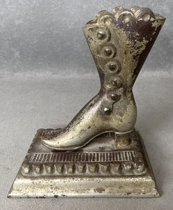 Soporte de palo de hierro fundido en forma de bota de colección caja fuerte en base golpeador - Imagen 1 de 16