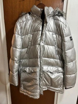 Calvin Klein Hombre Plateado Metalizado Puffer Parka Con Capucha Piel Sintética Talla Grande Foto 1 de 4