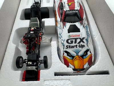 动作 John Force Norwalk Raceway Park Freedom's Flight Mustang NHRA 有趣的汽车 — 第 1/4 张图片