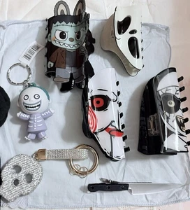 Horrorfilm Halloween Kralle Clip Set Billy die Puppe Nonne Schrei & Schlüsselanhänger - Bild 1 von 4