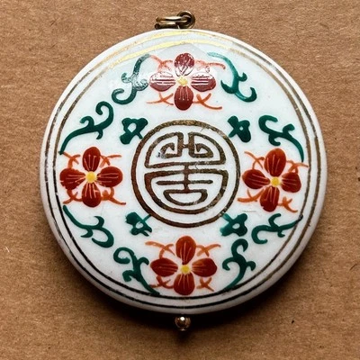 Colgante chino de cerámica pintado a mano con flores rojas florales Foto 1 de 4