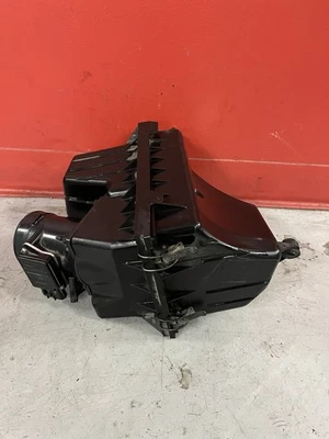 2001-2004 Ford Escape 3.0L Air Cleaner Box w/ MAF Sensor OEM  - Image 1 of 4