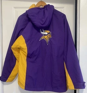Vintage Minnesota Viking Jacke Gr. XL Kapuze Puffer Mantel Lila NFL Unisex - Bild 1 von 9