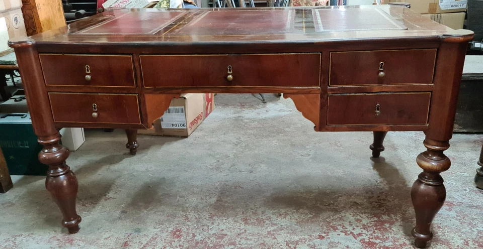 TABLE DE BUREAU. BOIS D'ACAJOU. STYLE RÉPERTOIRE. ESPAGNE. XIXÈME SIÈCLE. - Photo 1/1