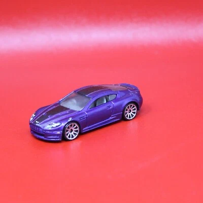 Aston Martin DBS Purple HW Exotics 2017 Hot Wheels 2010 paquete de 5 1:64 suelto 10 velocidades Foto 1 de 4