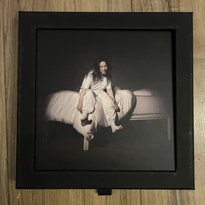 BILLIE EILISH collectors edition 7” vinyl box set When We All Fall Asleep VG+ - Foto 1 di 4