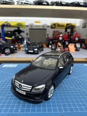 1:18 Mercedes C-Klasse S204 T-Modell Avantgarde  2007 Blu - Immagine 1 di 4