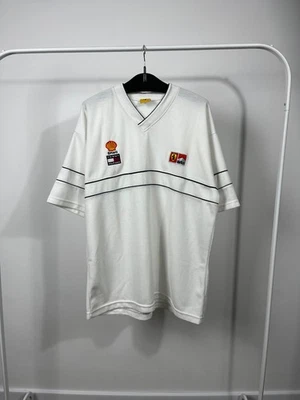 复古 1996 年法拉利 F1 贝壳万宝路赛车白色 T 恤授权 — 第 1/4 张图片