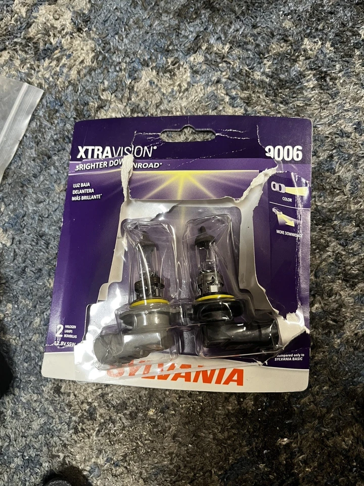 Sylvania 9006 SilverStar ULTRA Juego de pares de faros de alto rendimiento 2 bombillas 3896 Foto 1 de 1