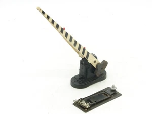 Lionel O Gauge 252 Working Postwar Lighted Crossing Gate with Track Trip - Picture 1 of 8