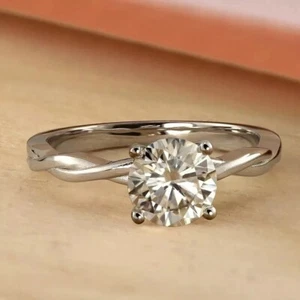 Anillo de compromiso solitario de diamantes creado en laboratorio redondo de 3 quilates acabado en oro blanco de 14 quilates - Imagen 1 de 7