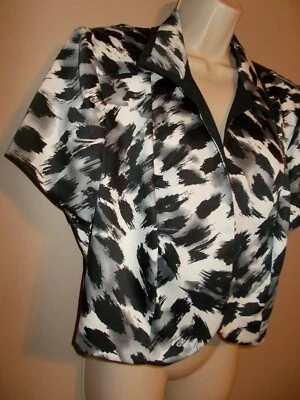 Nueva chaqueta corta Studio I para mujer talla grande 20W multicolor negra a coordinar Foto 1 de 4