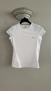 Camisa Reebok Play Seca con Logo Brillo Dorado Talla Grande - Imagen 1 de 5