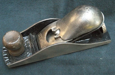 EARLY STANLEY NO 220 with KNUCKLE JOINT CAP- GOOD BLADE/ENAMEL + WOODEN  HANDLE - Image 1 of 4