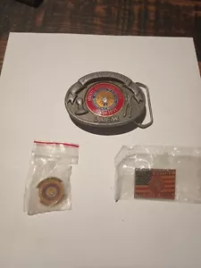 Lotto collezionisti IBEW: fibbia 1891-1991, spilla 1921-2001, spilla truppe sosteniamo - Foto 1 di 5