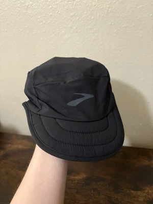 Gorra Brooks Unisex Negra Ligera Embalable Foto 1 de 4