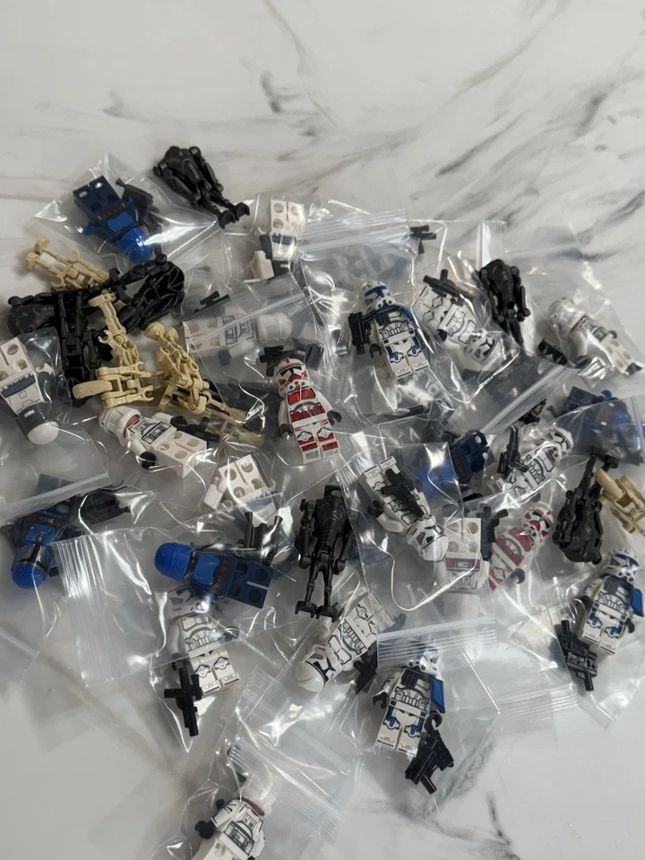 BIG LOT OF 42 LEGO Star Wars Minifigures. Captain Rex, Clones, Mandalorians - Image 1 of 4