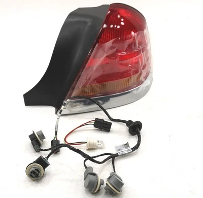 NEW OEM Ford Passenger Tail Light Kit w/ Strobe 1W7Z13404AA Crown Victoria 99-06 - Image 1 of 4