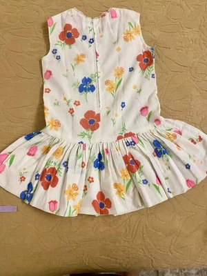 Vestido floral vintage para niñas pequeñas  Foto 1 de 4