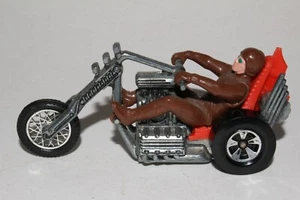 HOT WHEELS RRRUMBLERS TORQUE CHOP MOTORCYCLE, RED, BROWN DRIVER, NICE - Picture 1 of 7