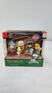 2010 CVS PEANUTS CHRISTMAS Nativity In PLAY FIGURE AND FOLD-OUT STAGE SET. New - Picture 1 of 6