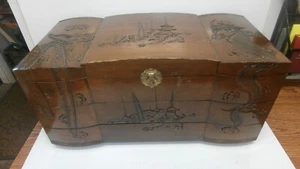 Joyero chino vintage tallado en madera dragón forro de terciopelo rojo cofre asiático - Imagen 1 de 9