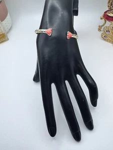 Kendra Scott Bracelet Open Pinch Cuff Gold Tone Red Glass Triangle Stone - Picture 1 of 8