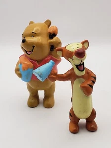 Mini figuras vintage de PVC de Winnie the Pooh and Tigger aprox. 3" adorno de pastel Disney - Imagen 1 de 5