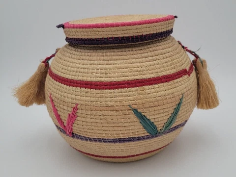 Vtg Boho Coiled Basket with Lid Hand Woven Natural Fiber Native Or African 7" D2 Cover