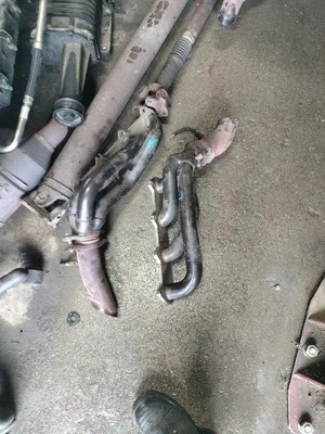 Colector de escape izquierdo ford f150 2005-2010 Foto 1 de 4